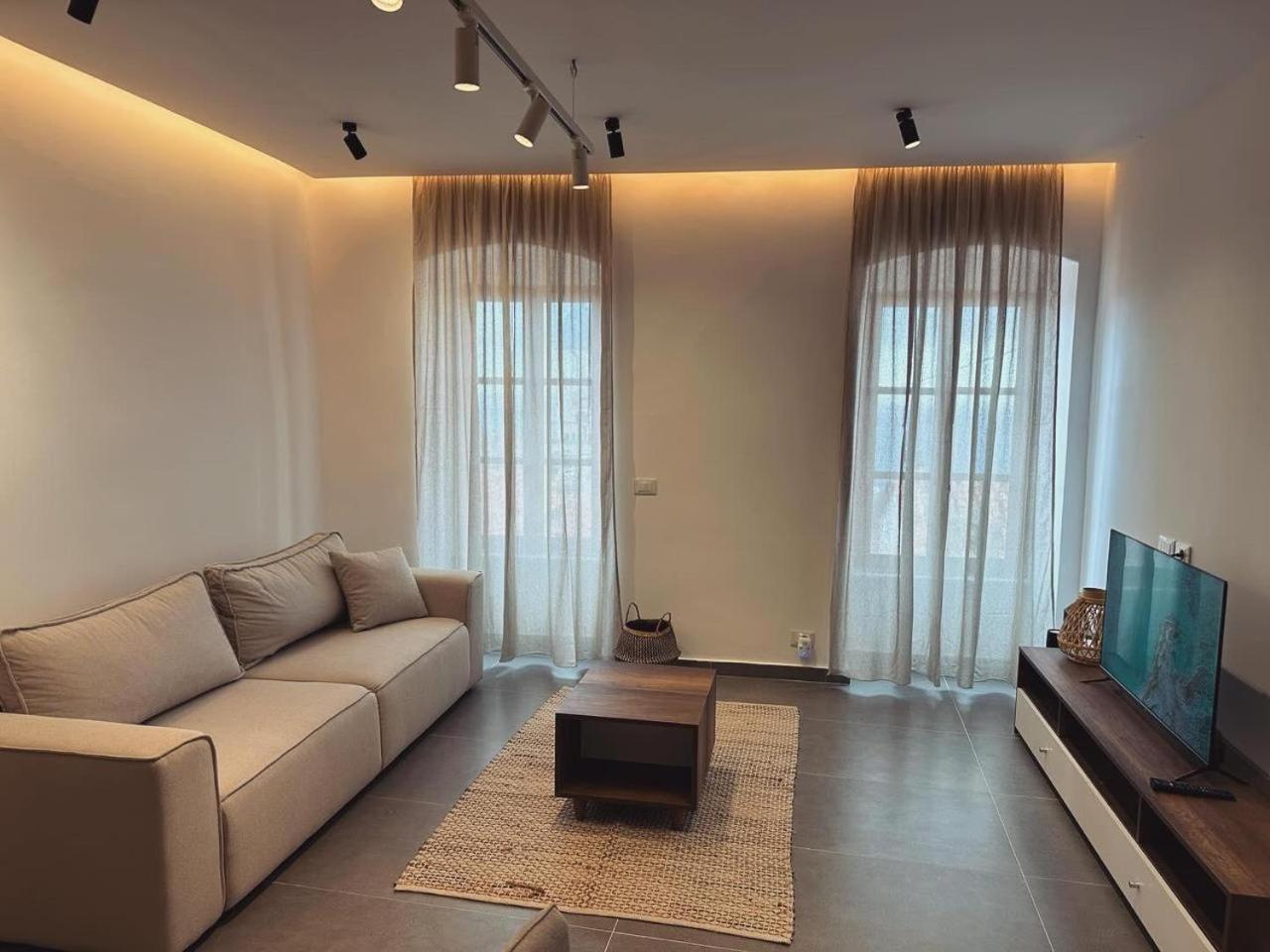 Lion'S Villa Vlore Exterior photo