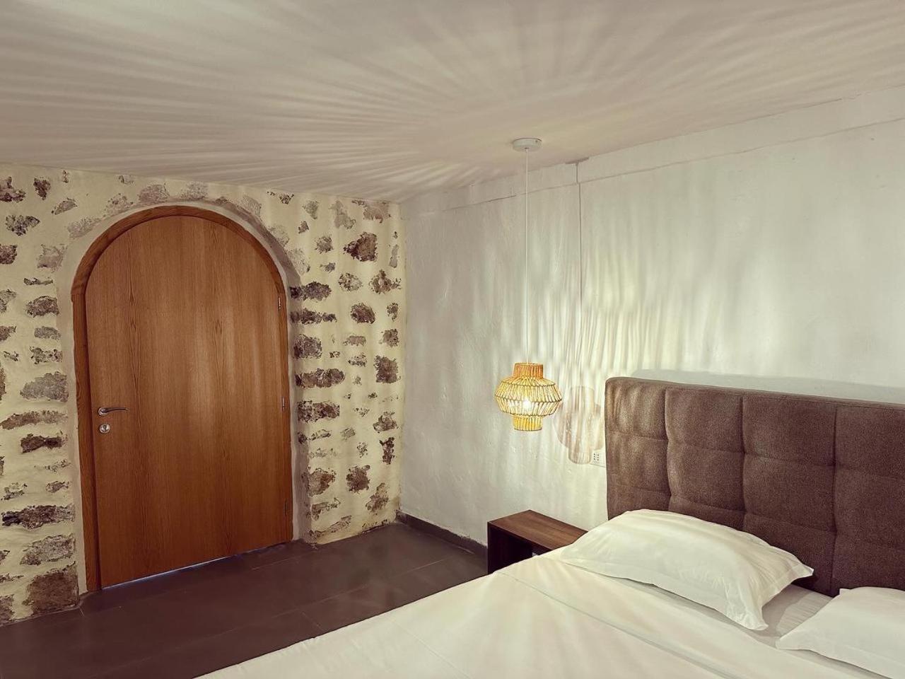 Lion'S Villa Vlore Exterior photo