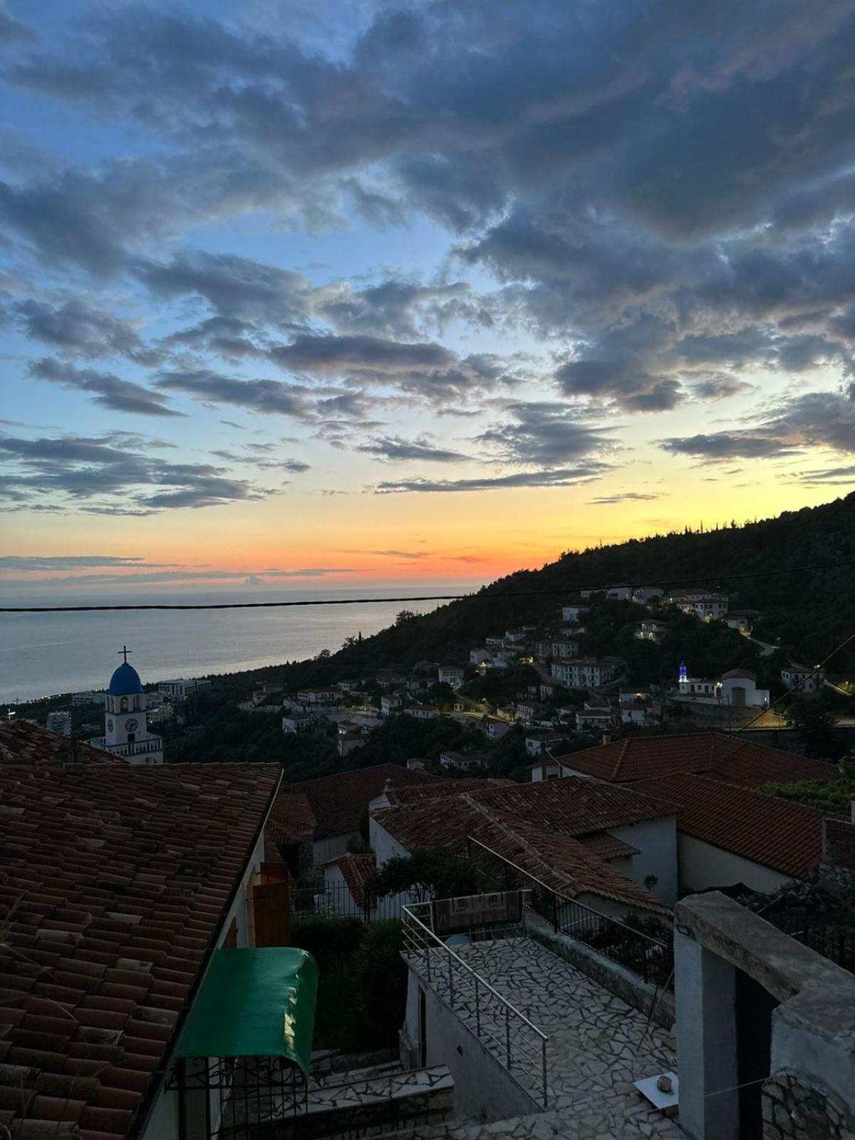 Lion'S Villa Vlore Exterior photo